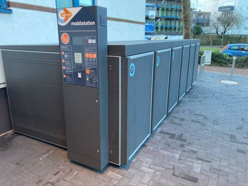 The bike boxes have been installed at Berliner Platz