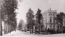  Die ehemalige Villa Liebreich am Bocholter Westend, hier dargestellt im Jahr 1905, wurde in der Pogromnacht am 9./10. November 1938 durch einen SA-Trupp innen schwer demoliert. Emilie Liebreich mußte, schwer geschlagen, auf \