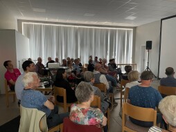  Viele Interessierte sahen sich den Film im Gemeindezentrum der evangelischen Kirchengemeinde Suderwick an 