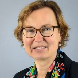  Dr. Elisabeth Philipp-Metzen, Referentin in Rahmen des GesundheitsTALK hat die Projektleitung des Kontaktbüros Pflegeselbsthilfe Kreis Borken inne. 