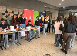  Austausch mit Hochschulen und weiteren Akteuren  