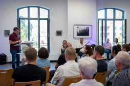 Ausstellungseröffnung Bürgermeister Christian Mangen während der Eröffnungsfeier