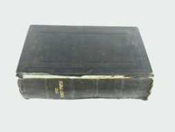  Der Tanach (häufig auch Tanakh geschrieben)  ist die Hebräische Bibel der Juden und Jüdinnen.  