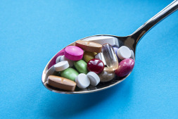  Wie kommt es, dass manche Patientinnen und Patienten täglich mehr als 30 Tabletten zu sich nehmen und sich wundern, dass es ihnen immer schlechter geht? 