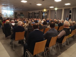  130 Zuhörende im Bürgerzentrum Biemenhorst 