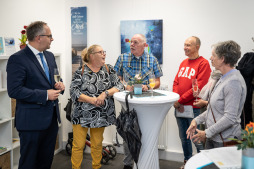 Im Anschluss an die Verleihung gab es noch Gelegenheit zum gemeinsamen Austausch. Im Anschluss an die Verleihung gab es noch Gelegenheit zum gemeinsamen Austausch.