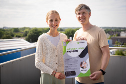 Die ehrenamtliche Projektleiterin Finja Schmeink gemeinsam mit Christian Tewiele, Geschäftsbereichsleiter Senioren, Betreuung, Rente und Ehrenamt der Stadt Bocholt Die ehrenamtliche Projektleiterin Finja Schmeink gemeinsam mit Christian Tewiele, Geschäftsbereichsleiter Senioren, Betreuung, Rente und Ehrenamt der Stadt Bocholt