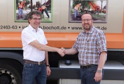  Gisbert Jacobs (l.) übergibt die Leitung des ESB an Heinz Welberg. 