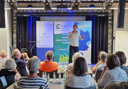  Mit seinem Programm 'Die vereinigten Träume von Europa' begeisterte der Kabarettist Sebastian Schnoy im Lernwerk. 