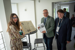 In der Bücherei der Gemeinde sind auch Zeitungsartikel über die Städtepartnerschaft mit Bocholt gesammelt. In der Bücherei der Gemeinde sind auch Zeitungsartikel über die Städtepartnerschaft mit Bocholt gesammelt.