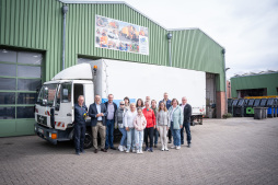  Ein LKW mit Hilfsgütern macht sich auf den Weg in die Ukraine. Die ukrainische Delegation dankt den deutschen Unterstützerinnen und Unterstützern aus Bocholt. 