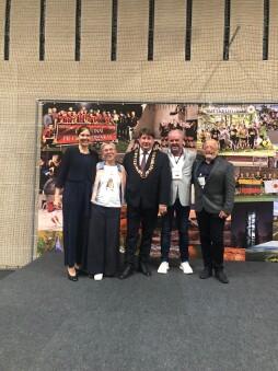 Die Bocholter Delegation mit dem Bürgermeister von Akmene, v.l. nach rechts: Sonja Wießmeier, Gudrun Koppers, Vitalijus Mitrofanovas, Martin Rudde, Gerd Hagedorn