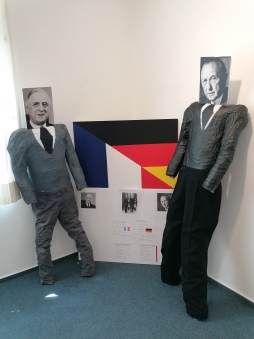 Ausstellungseröffnung Kunsthaus \ 30 Kunstobjekte, geschaffen von Schülerinnen und Schülern des Mariengymnasiums, sind jetzt im Kunsthaus Bocholt zu sehen.