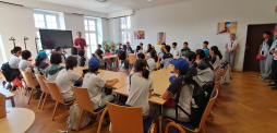 Dr. Martin Bachmann empfängt die Schülergruppe der Jiangnan Middle School aus Wuxi am St. Georg-Gymnasium am 30. Juni 2025 Dr. Martin Bachmann empfängt die Schülergruppe der Jiangnan Middle School aus Wuxi am St. Georg-Gymnasium am 30. Juni 2025