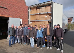 Ehrenamtliche engagieren sich beim humanitären Hilfstransport nach Werchniodniprowsk Ehrenamtliche engagieren sich beim humanitären Hilfstransport nach Werchniodniprowsk