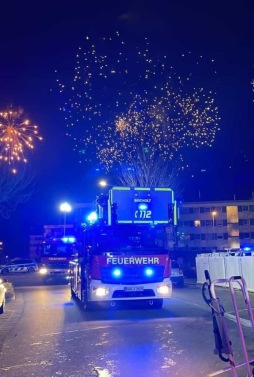  Drehleiter und Feuerwerk 