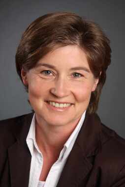 Barbara Rück Verbraucherzentrale NRW Barbara Rück von der Verbraucherzentrale NRW referiert über private Altersvorsorge speziell für Frauen.