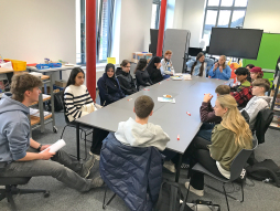 Snack Dich schlau (light) In zwei interaktiven Workshops im LernWerk setzten sich die Teilnehmerinnen und Teilnehmer mit unterschiedlichen Formen von Diskriminierung auseinander