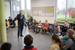  Zum Auftakt der Kinderkonferenzen begrüßte Bürgermeister Thomas Kerkhoff die Schülerinnen und Schüler 