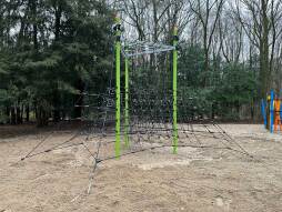  Neue Kletterpyramide auf dem Spielplatz im Stadtwald Bocholt. 