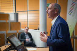 TV-Moderator Thomas Ranft Den Impulsvortrag des Abends hielt Wissenschaftsjournalist und TV-Moderator Thomas Ranft
