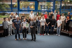 Die Schülerinnen und Schüler der 8b der Gesamtschule erradelten den dritten Platz Die Schülerinnen und Schüler der 8b der Gesamtschule erradelten den dritten Platz