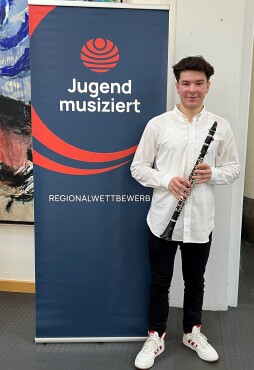 Jugend musiziert 1/24 2 Alen Bajrovic qualifizierte sich für den Landeswettbewerb in Köln.