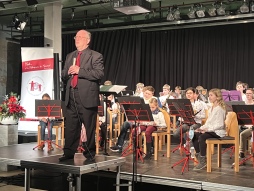 Michael Meldrum geht in den Ruhestand Der Musikschullehrer Michael Meldrum geht zum Ende des Monats in den Ruhestand