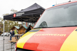 Am Informationsstand am Neutorplatz beantworten Mitarbeiterinnen und Mitarbeiter der Stadt Bocholt Fragen zur Krisenvorsorge Am Informationsstand am Neutorplatz beantworten Mitarbeiterinnen und Mitarbeiter der Stadt Bocholt Fragen zur Krisenvorsorge