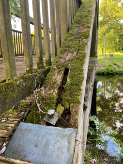  Die seit längerem schon gesperrte Rodelberg-Brücke ist in die Jahre gekommen und nicht mehr verkehrssicher. 