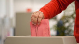 Briefwählerinnen und -wähler können ab sofort ihre Briefwahlunterlagen vor Ort bekommen und ihre Stimme für die bevorstehende Landtagswahl abgeben. 