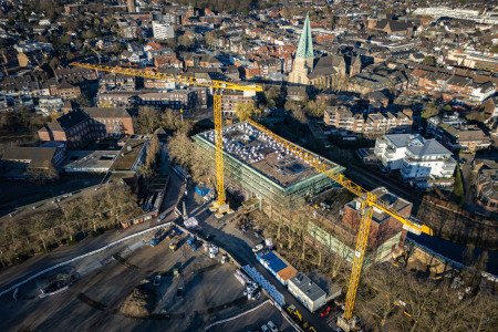 Blick von oben auf die Rathaussanierung am Berliner Platz