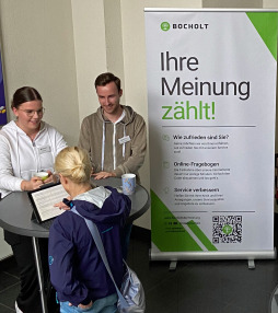 Umfrage zur Kundenzufriedenheit Noch bis zum 31. August führt die Stadtverwaltung eine Umfrage zur Kundenzufriedenheit durch. Eine Teilnahme ist vor Ort im Bürgerbüro oder online möglich.