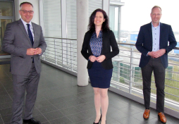 EWIBO Geschäftsführerin Azra Zürn Bürgermeister Kerkhoff (l.) und Dominik Hanning begrüßen die neue Geschäftsführerin der EWIBO, Azra Zürn.