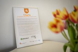 Die Stadt Bocholt wurde mit der Charta zur Vereinbarkeit von Beruf und Pflege ausgezeichnet Die Stadt Bocholt wurde mit der Charta zur Vereinbarkeit von Beruf und Pflege ausgezeichnet
