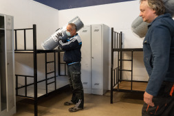 Aufnahmeeinrichtung an der Werther Straße 3 wird eingerichtet Derzeit wird die Unterkunft für Kriegsvertriebene aus der Ukraine an der Werther Straße 3 durch Mitarbeiterinnen und Mitarbeiter der Ewibo und durch beauftragte Dienstleister für den Bezug hergerichtet.