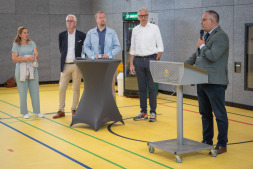 Zu Beginn der Feierstunde sprach Bürgermeister Thomas Kerkhoff zu den Gästen Zu Beginn der Feierstunde sprach Bürgermeister Thomas Kerkhoff zu den Gästen