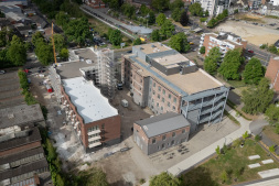  Derzeit wird der Schornstein der ehemaligen Spinnerei Herding saniert 