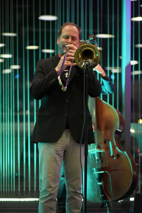 Ludwig Nuss op de trombone in de Skylounge Bocholt. 