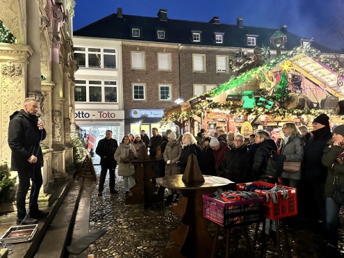 Nieuwe burgers verwelkomen Kerstmarkt
