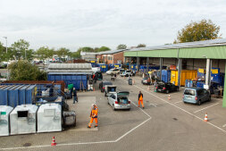 Het recyclingcentrum in de Schaffeldstraße Het recyclingcentrum is sinds 1997 ongeveer 3 miljoen keer bezocht. Het is een vaste waarde in het lokale afvalverwerkingssysteem van Bocholt.