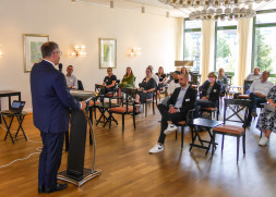 Dritter Workshop des Netzwerks \ Bürgermeister Thomas Kerkhoff begrüßte die Teilnehmerinnen und Teilnehmer des Netzwerktreffens.