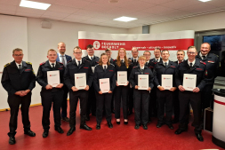 De brandweer van Bocholt eerde vele toegewijde leden op haar algemene vergadering De brandweer van Bocholt eerde vele toegewijde leden op haar algemene vergadering
