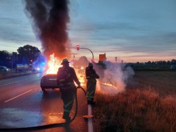  Auto in volle brand 