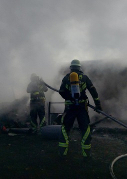  Ploeg onder ademhalingsapparatuur 