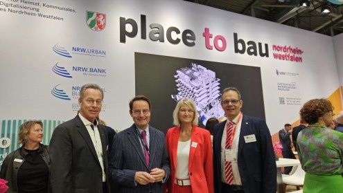 Delegatie bij EXPOO REAL in München Ludger Dieckhues, directeur van Wirtschaftsförderung Bocholt, Andreas Bothe, districtspresident van Münster, Anja Kühlkamp, adjunct-directeur van NRW Global Business en Andreas Grotendorst, directeur van Münsterland e.V., op de EXPO REAL-beurs in München.