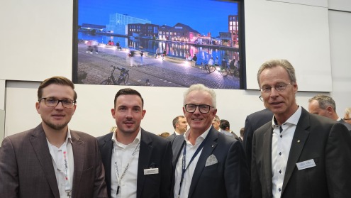 Bocholt delegatie op de EXPO REAL beurs in München Dave Welling, gemeenteraadslid Bocholt, Jan Schmeing, Schmeing Baugruppe, Rudolf Schmeing, directeur van Schmeing Baugruppe en plaatsvervangend voorzitter van de raad van toezicht van Wirtschaftsförderung Bocholt en Ludger Dieckhues, directeur van Wirtschaftsförderung Bocholt, op de EXPO REAL-beurs in München.