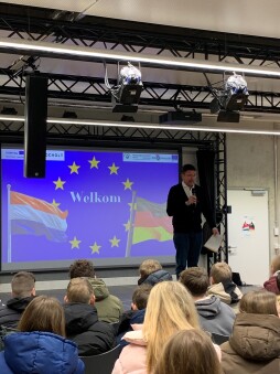 Burgemeester Mangen houdt het welkomstwoord