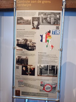 Het Grenslandmuseum biedt ook een overzicht van de geschiedenis van de EU met de oprichting van de interne markt van de EU en de vrijstellingen voor grensbewoners tijdens de Corona-crisis. 