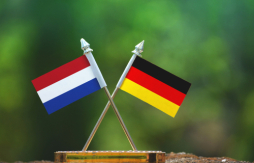  Duits-Nederlandse vlaggen.  